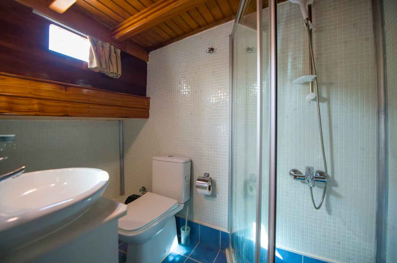 Mozaik En-Suite Bathroom