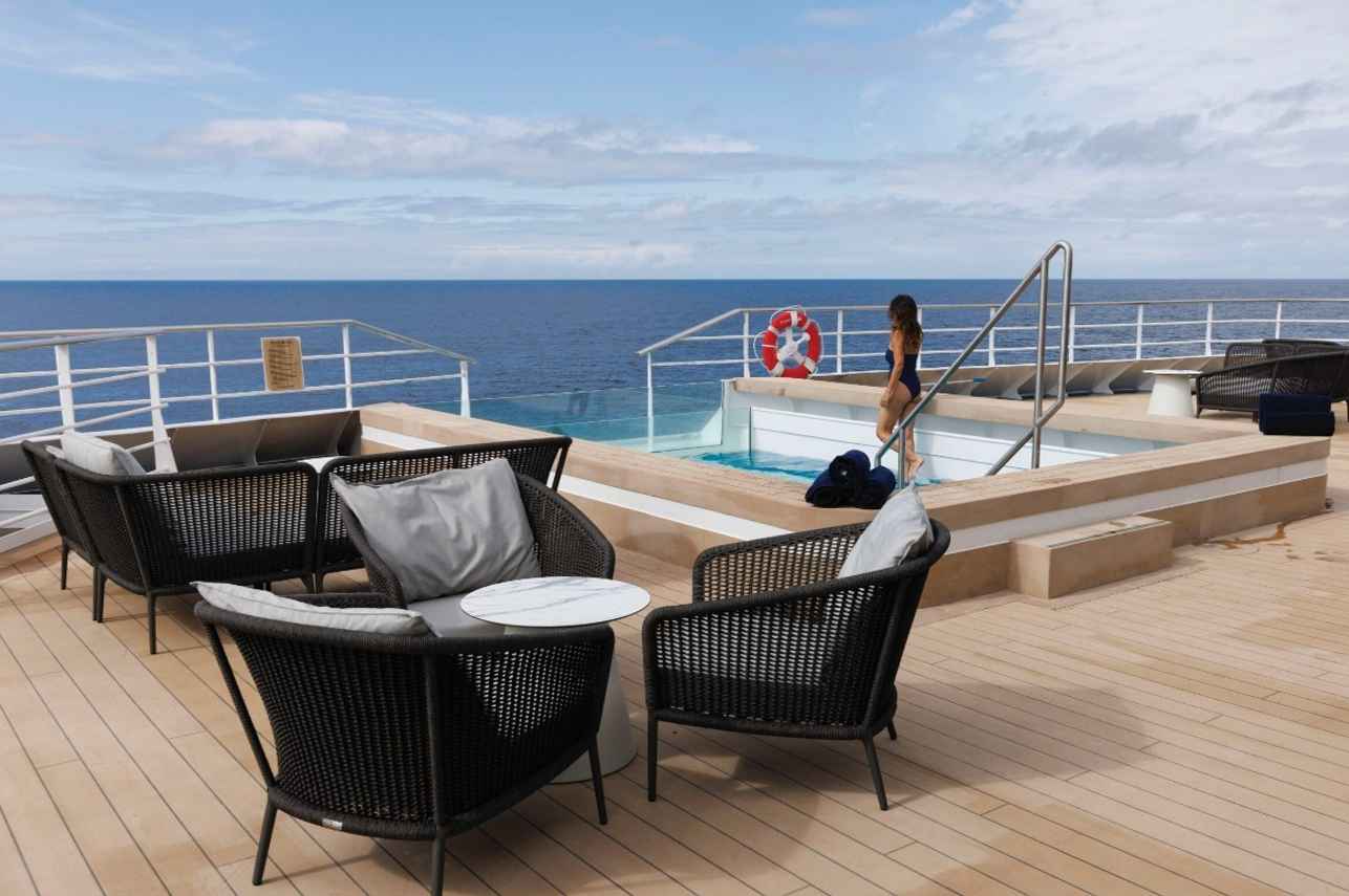 Pool Bar