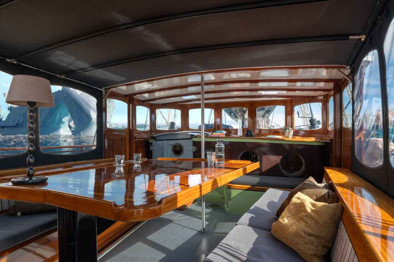 Indoor Saloon - Ocean Sherpa