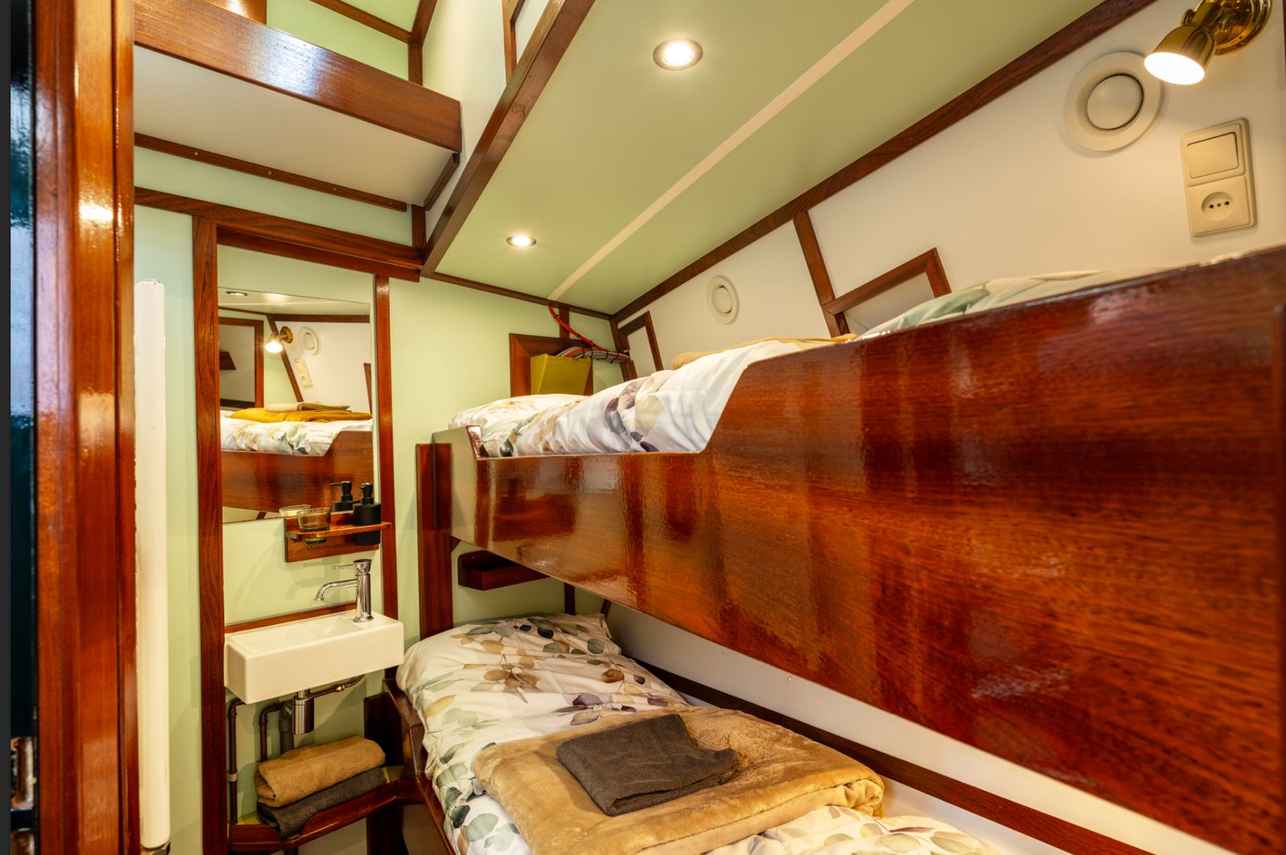 Twin Cabin - Ocean Sherpa