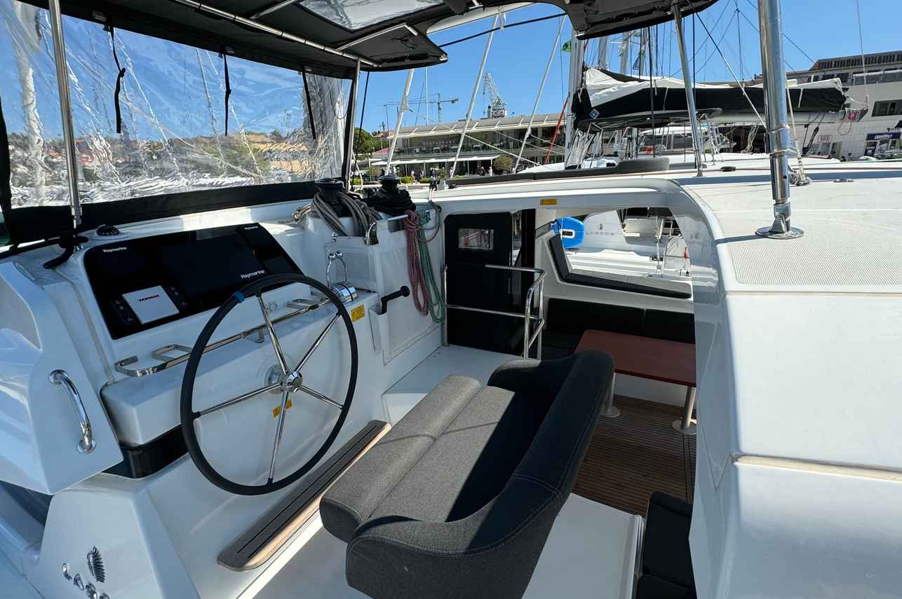 Captains Helm - Lagoon 42