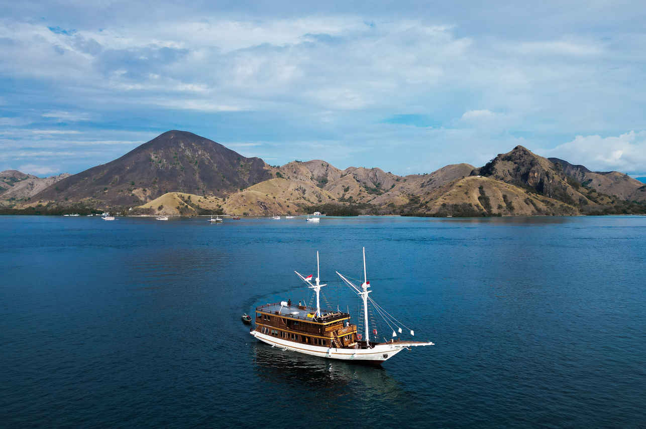 Sundari Voyages