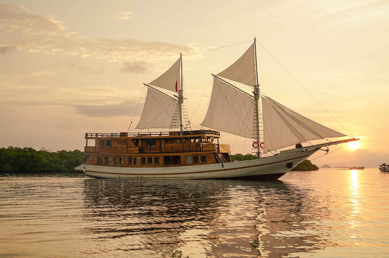 Sundari Voyages