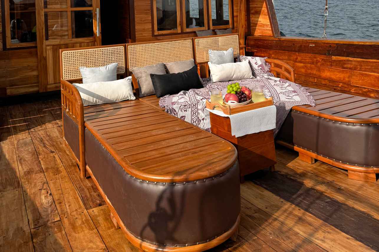 Outdoor Lounge - Sundari Voyages