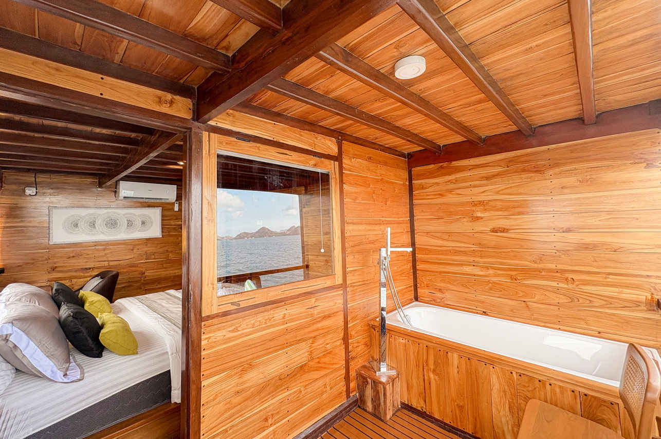 Master Cabin - Sundari Voyages