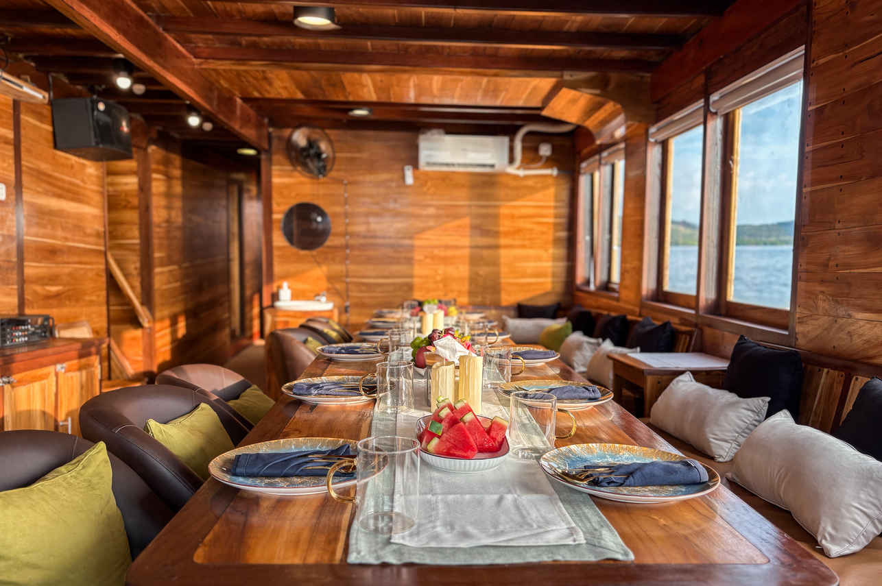 Dining Room - Sundari Voyages