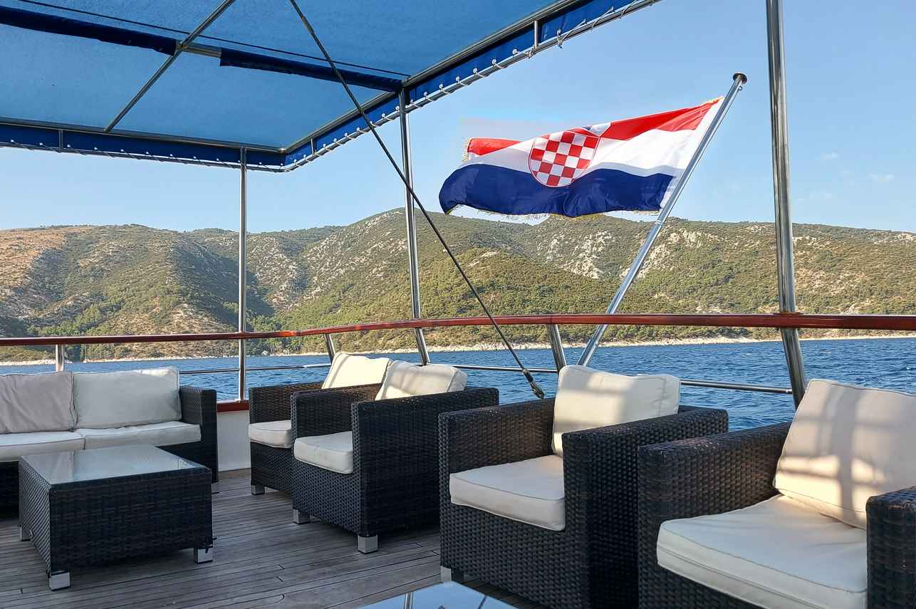 Buitenlounge - Otac Nikola
