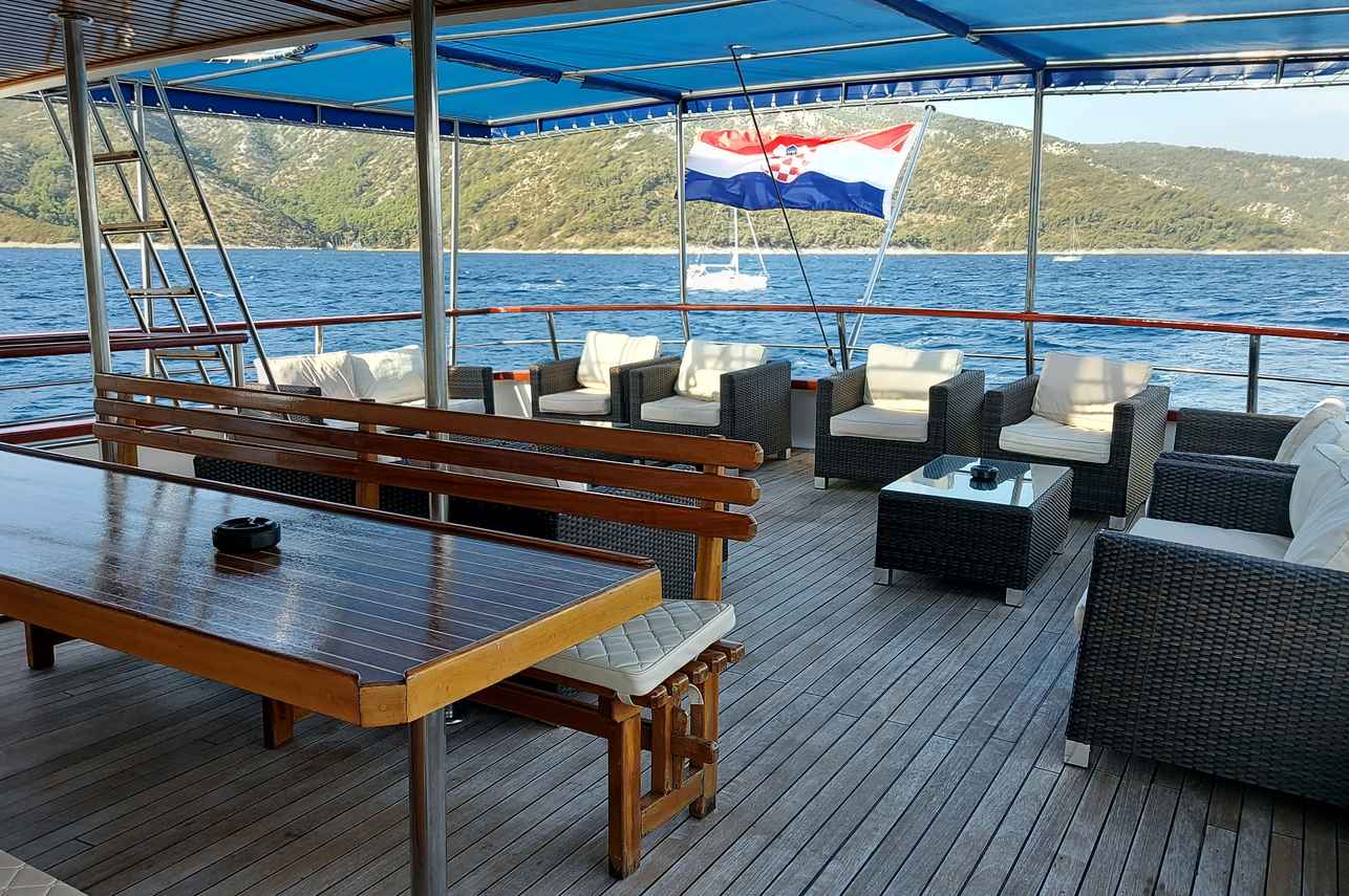 Buitenlounge - Otac Nikola