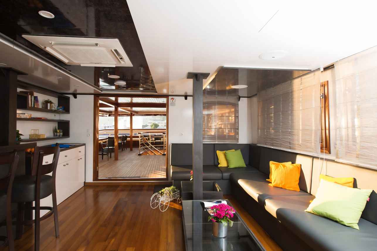 Outdoor Lounge View & Bar area