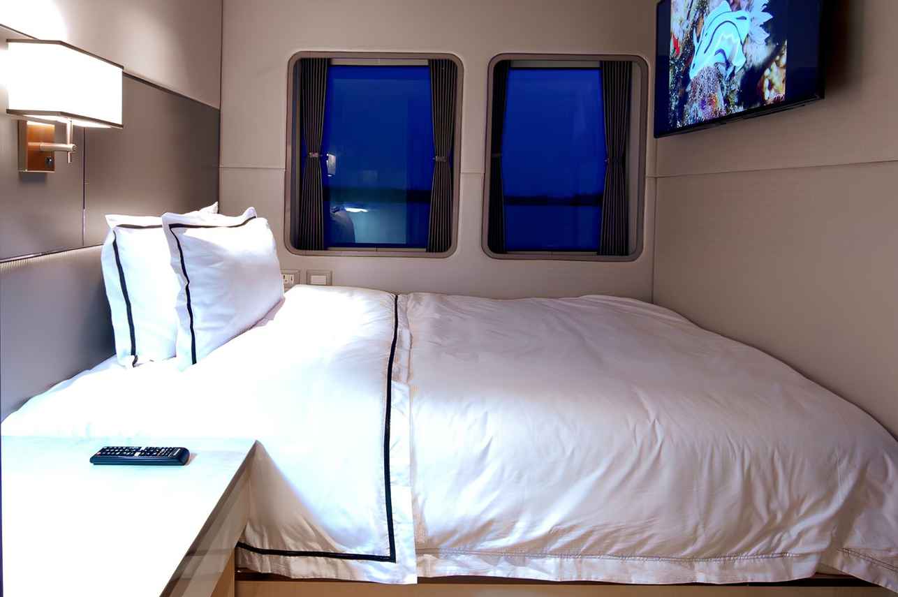Signature Single Suite