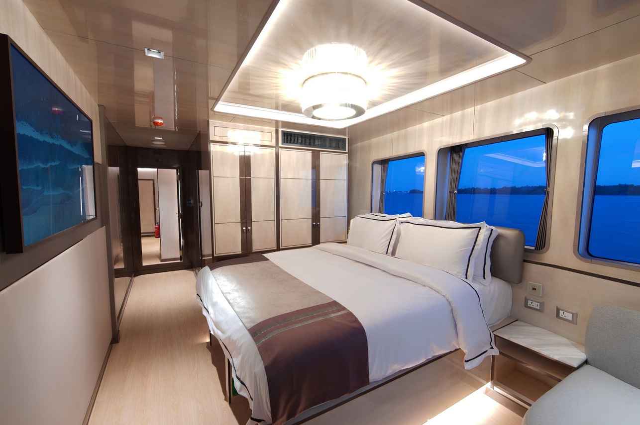 Platinum Oceanfront Suite