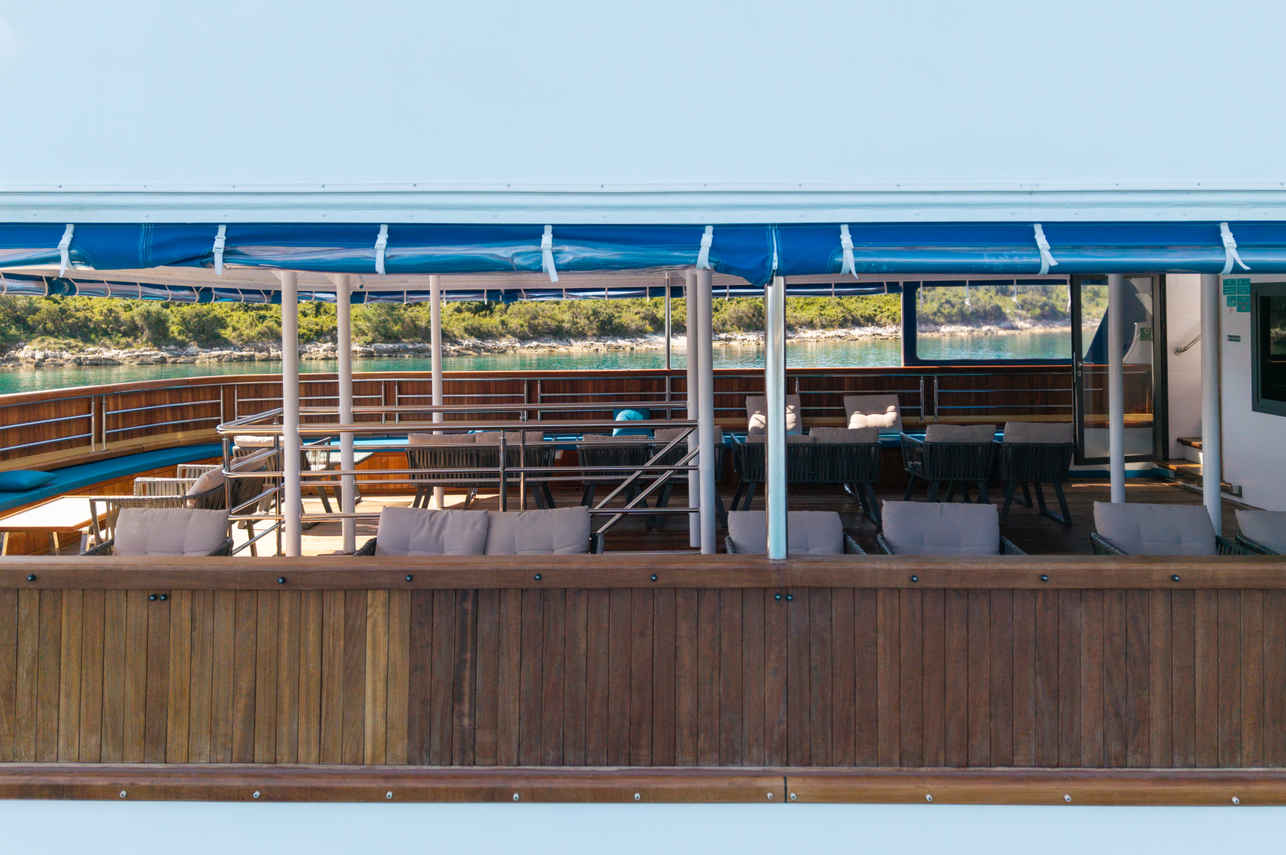 Outdoor Lounge - Alpha