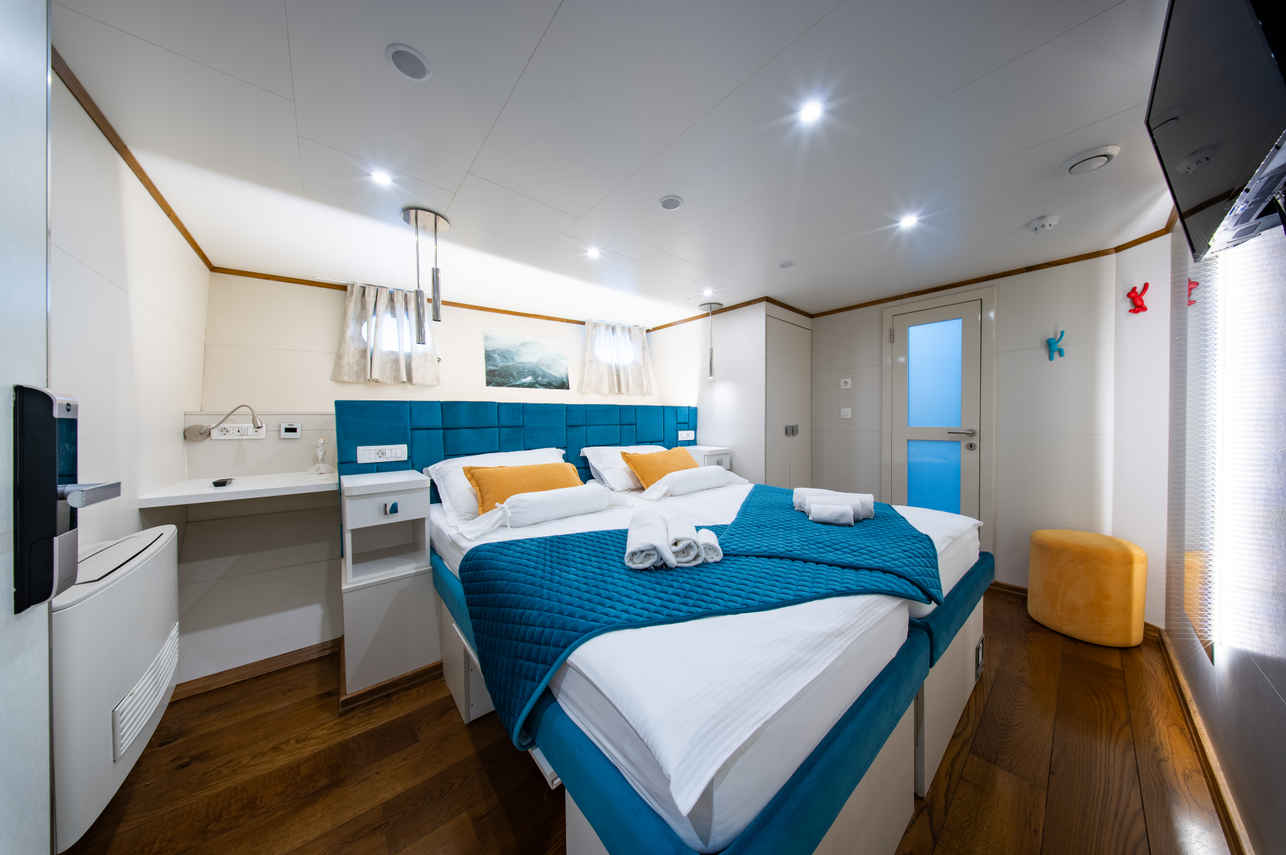 Lower Deck Cabin - Adriatic Blue