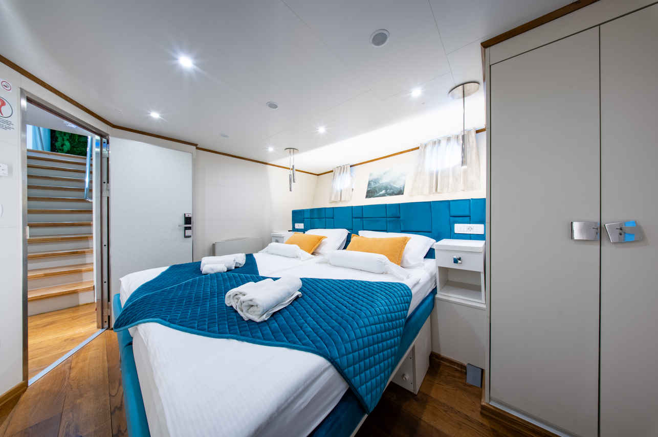 Lower Deck Cabin - Adriatic Blue
