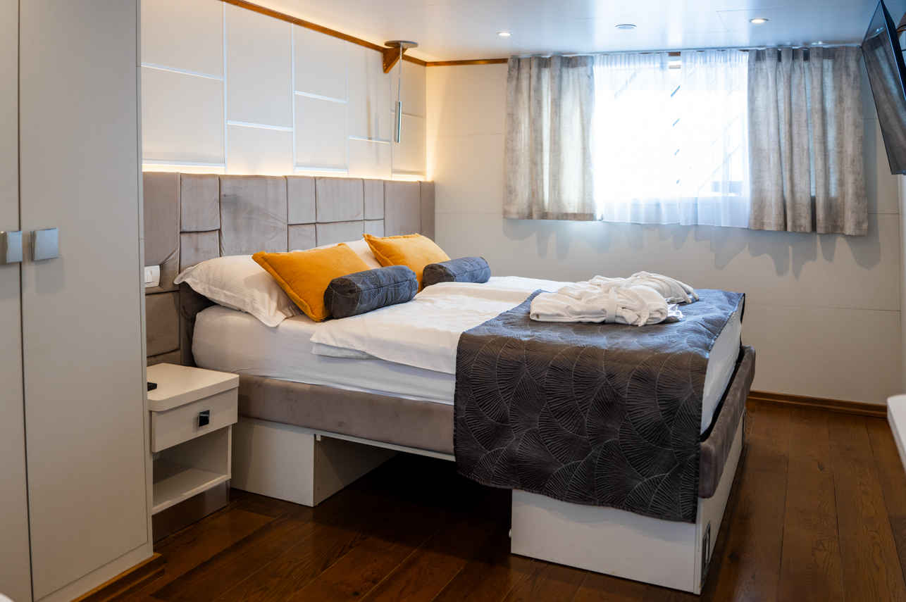 Main Deck Cabin - Adriatic Blue