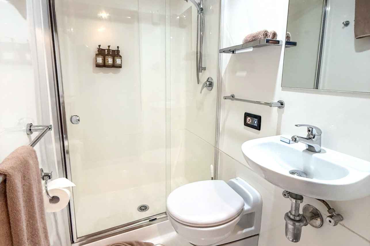 En-suite badkamers - Yasawa Princess II