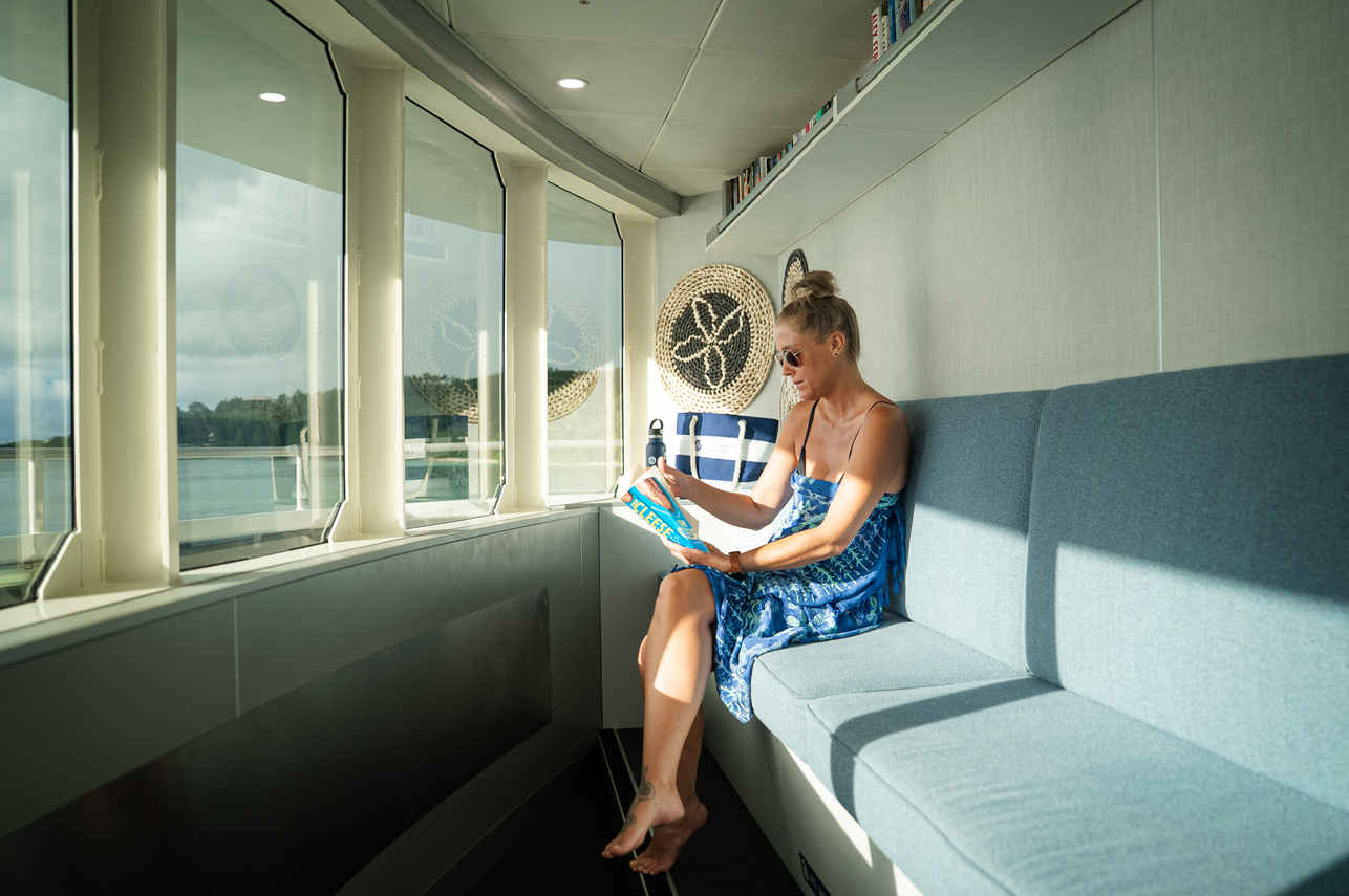 Bibliotheek - Yasawa Princess II