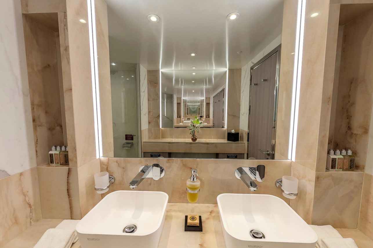 Balcony Suite En-suite Bathroom