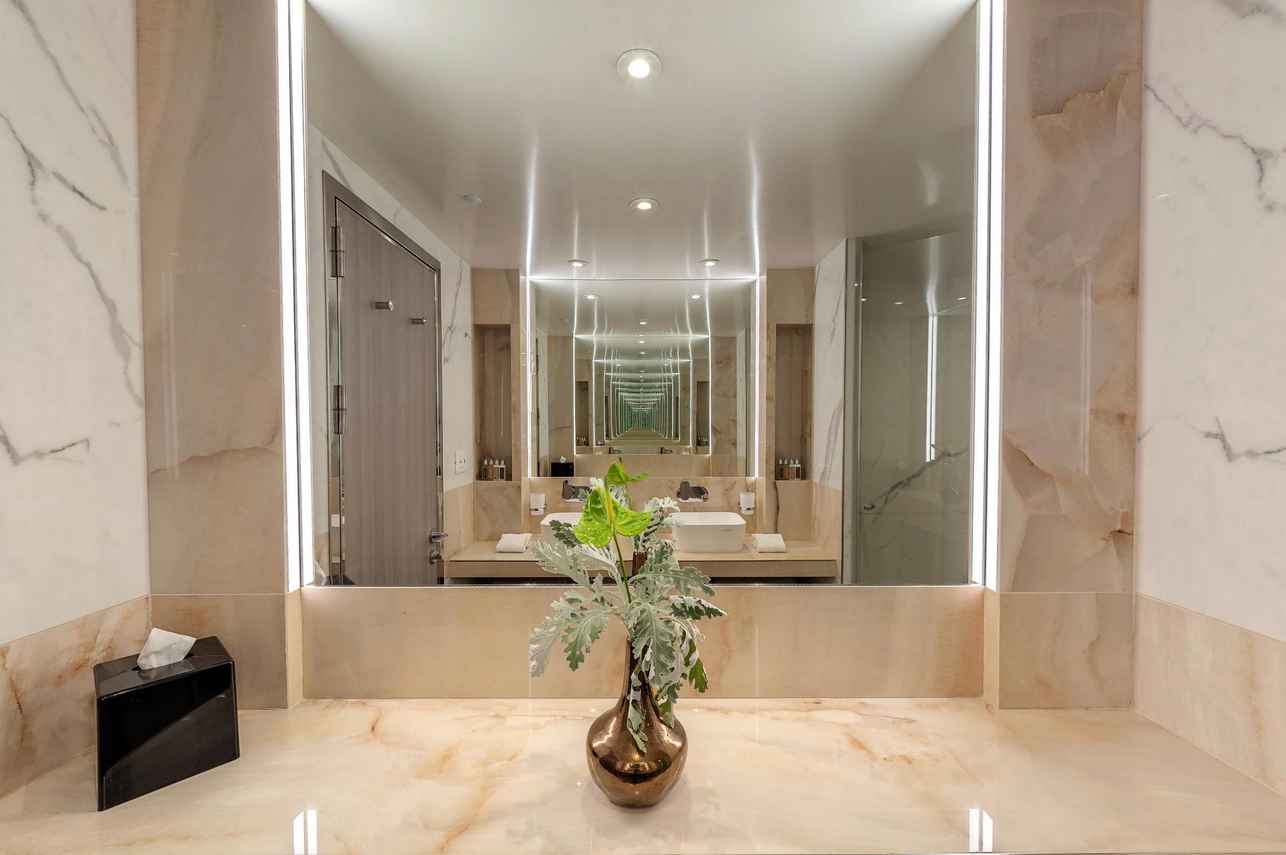 Balcony Suite En-suite Bathroom