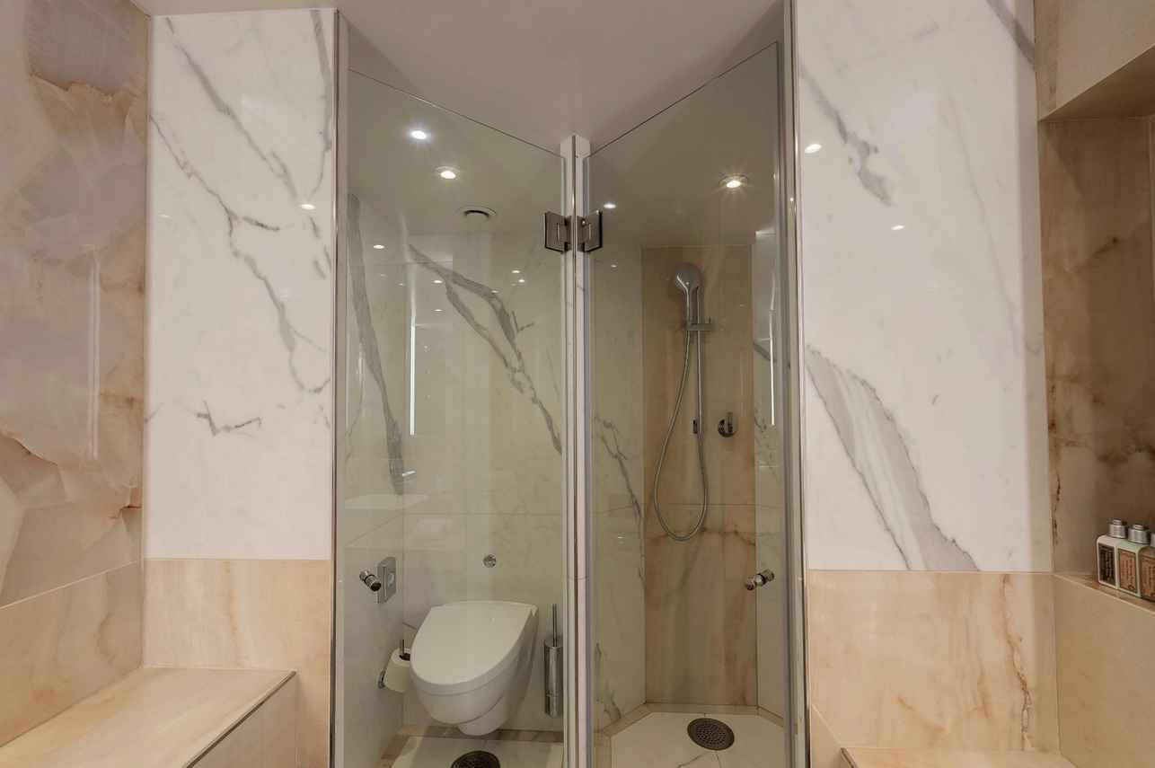 Balcony Suite En-suite Bathroom
