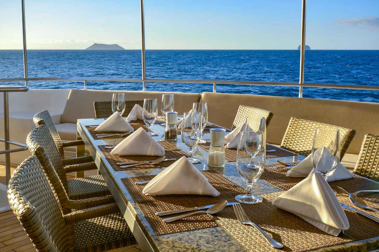 Outdoor Dining - National Geographic Delfina