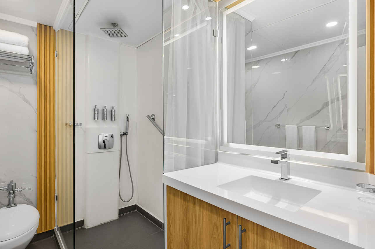 En-Suite bathrooms - National Geographic Delfina
