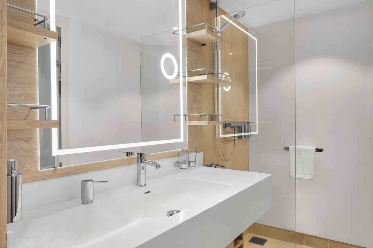 En-Suite bathrooms - National Geographic Gemini