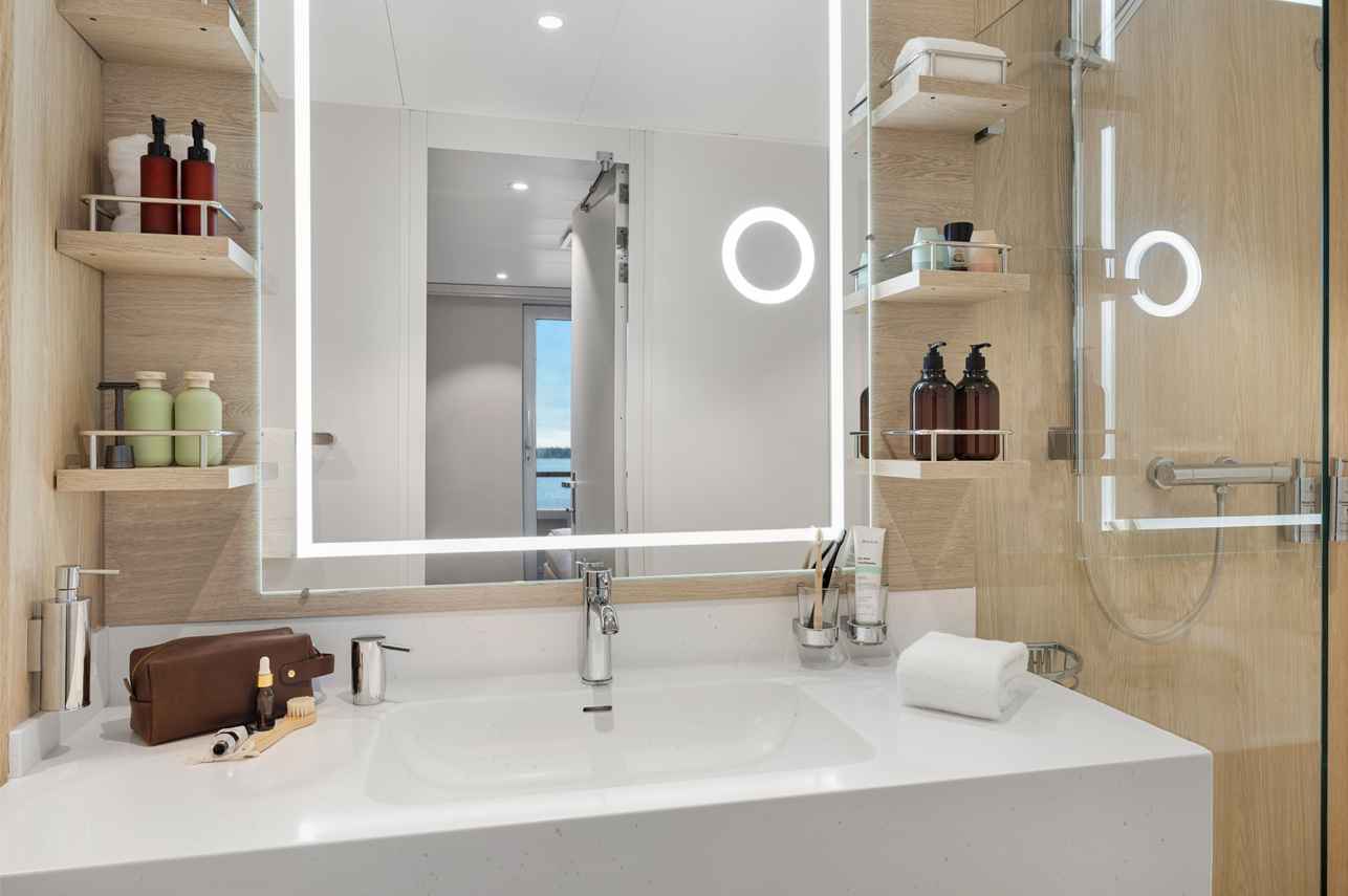En-Suite bathrooms - National Geographic Gemini