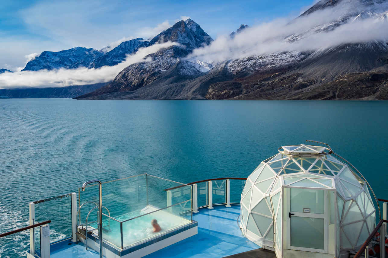 Igloo & Infinity Edge Pool
