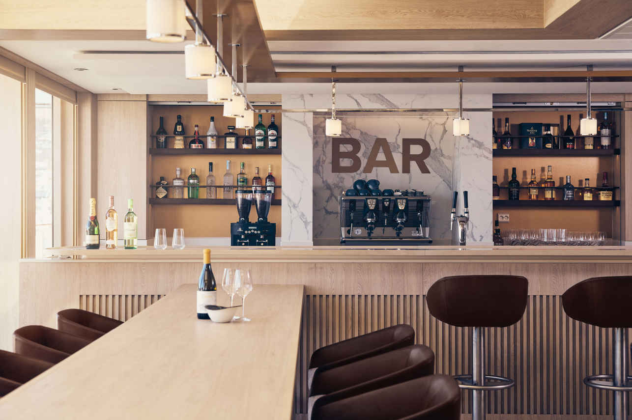 Bar and Lounge Area - National Geographic Endurance