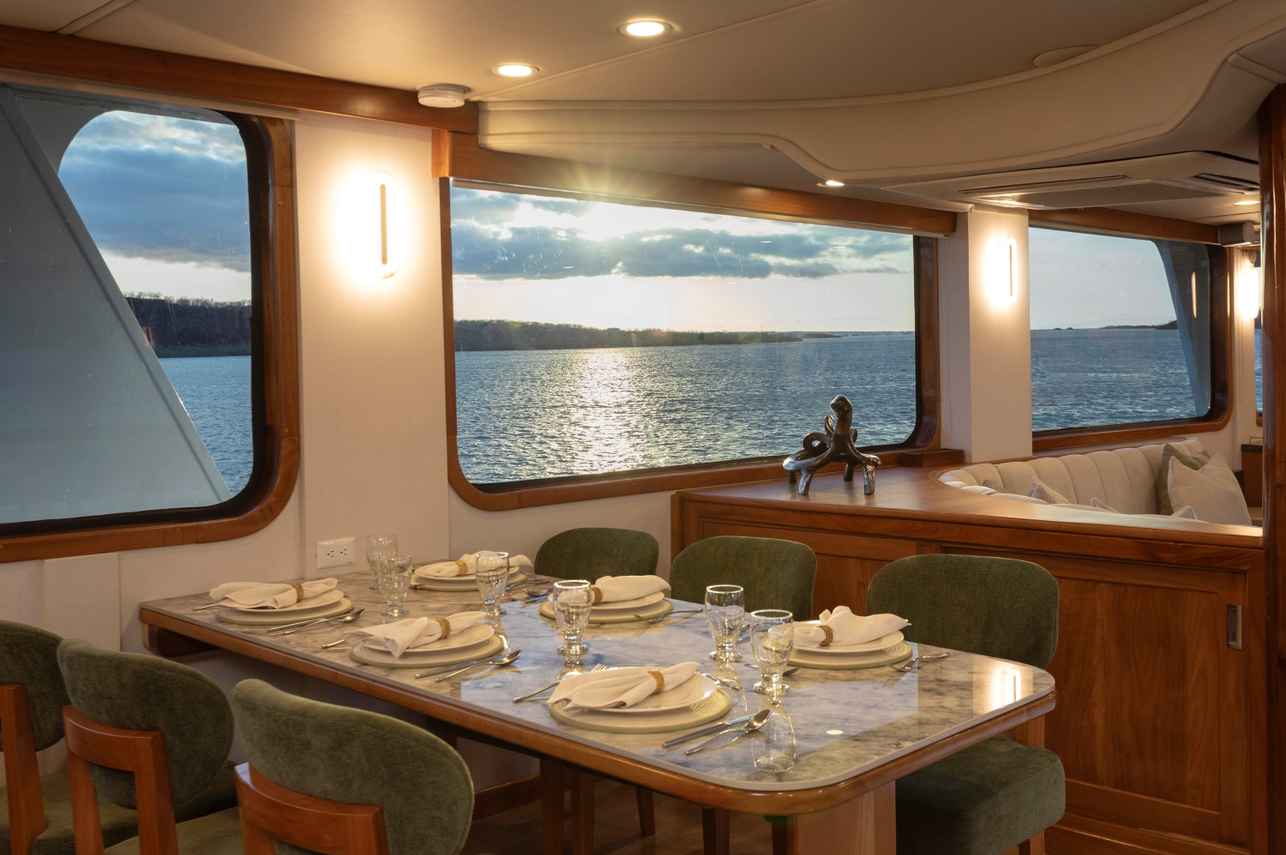 Dining Room - Integrity Galapagos