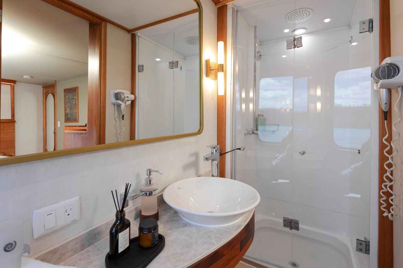 En-Suite bathrooms - Integrity Galapagos
