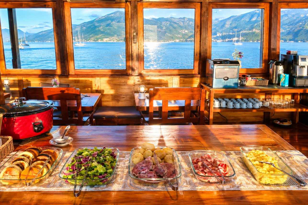 Comida a bordo - Elegant Jennifer