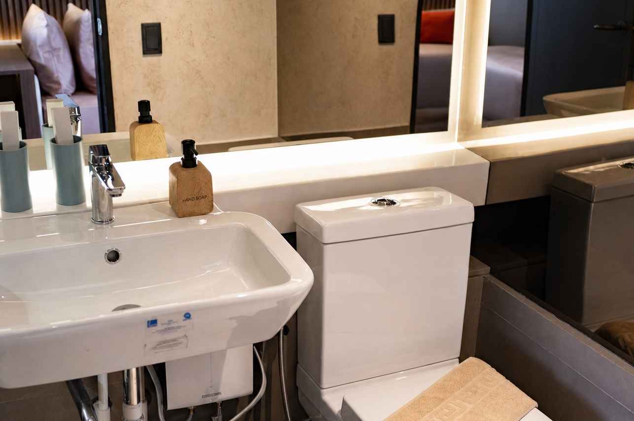 #en-suirebathrooms - Black Noddy