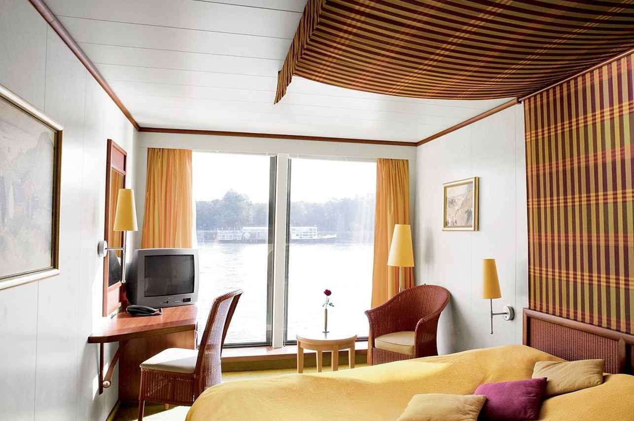 Cabin S