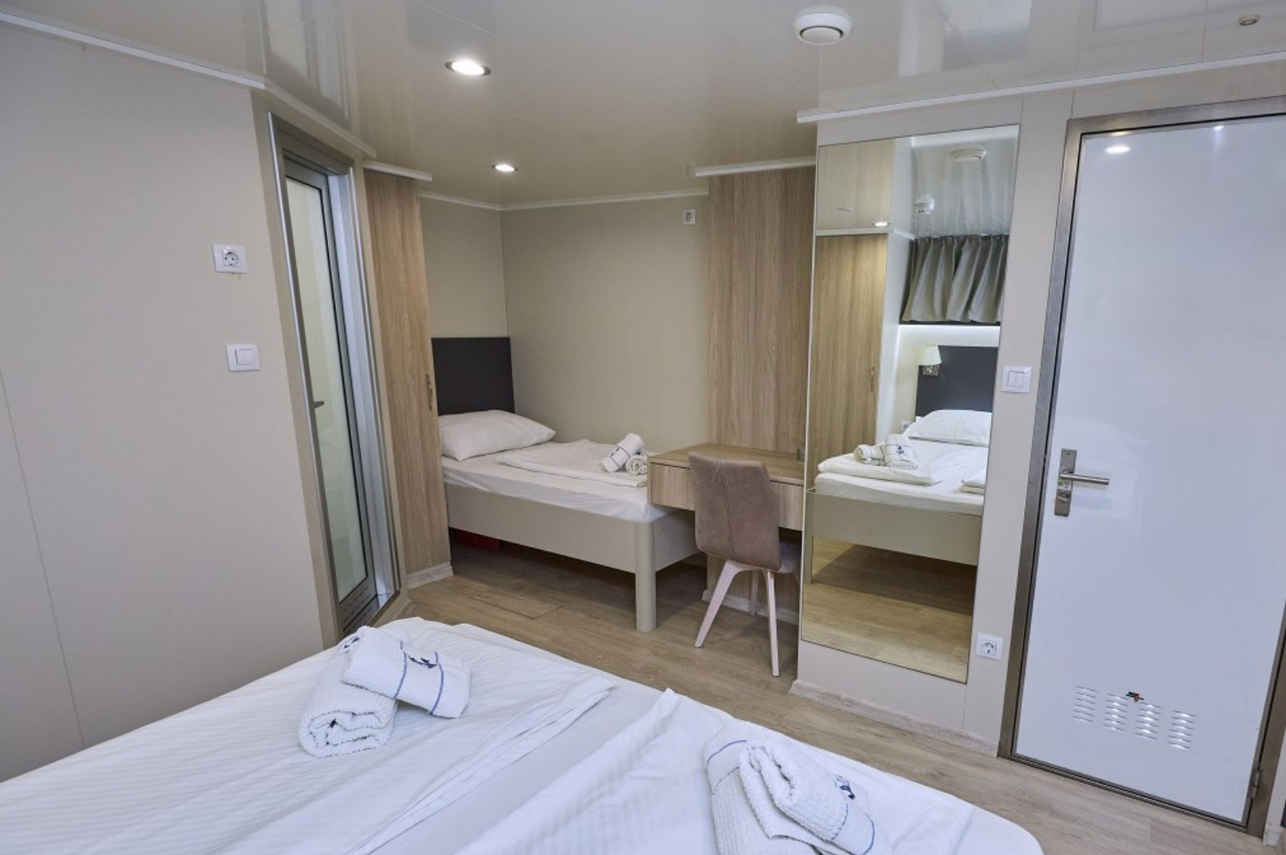 Lower Deck Cabin - Azurro
