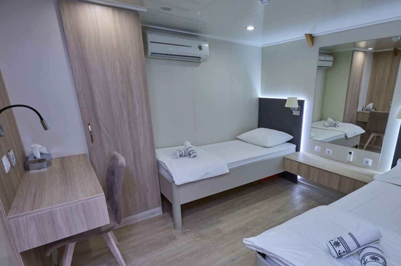 Lower Deck Cabin - Azurro