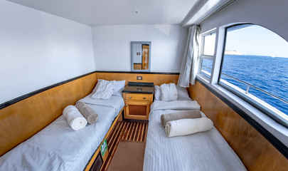 Twin Cabin Middle Deck