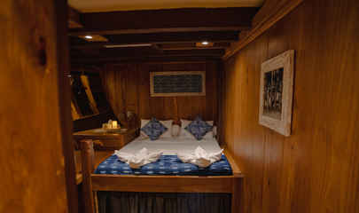 Double Cabin - Flores