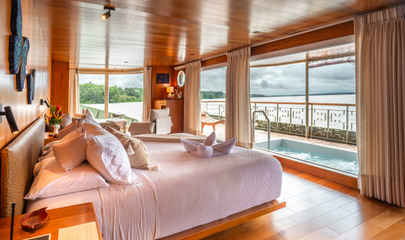 Deluxe Master Suite