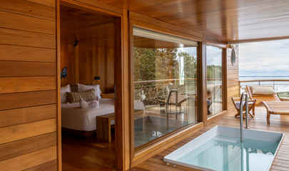 Deluxe Master Suite