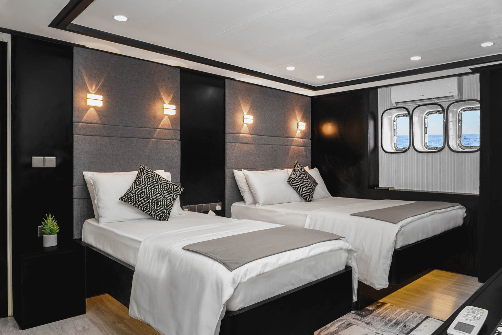Junior Suite Lower Deck, photo 1