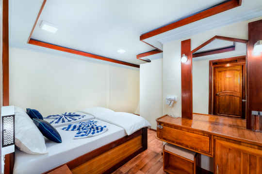 Lower Deck Twin #103