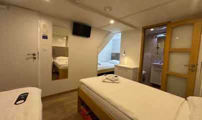 Standard Deck Triple Cabin