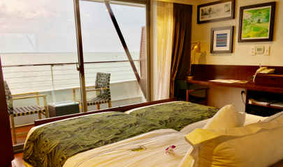 Upper Deck Terrace Cabin