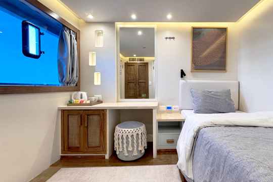 Suite Single - Upper Deck