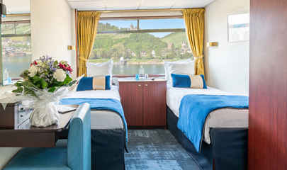 Upper Deck Twin/Double Cat B 