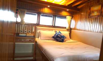 Upper Deck Double Cabin