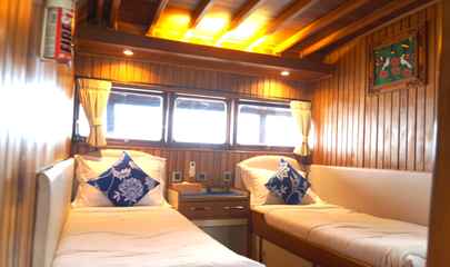 Upper Deck Twin Cabin