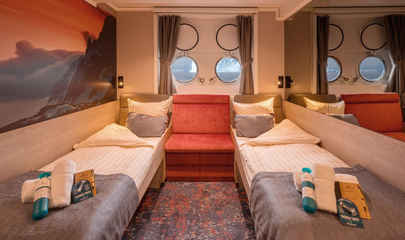 Twin Porthole